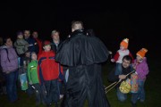 Lampionový průvod se strašením v zahradách.-a038