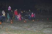 Lampionový průvod se strašením v zahradách.-a119