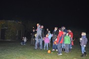 Lampionový průvod se strašením v zahradách.-a153