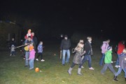 Lampionový průvod se strašením v zahradách.-a155