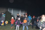 Lampionový průvod se strašením v zahradách.-a167